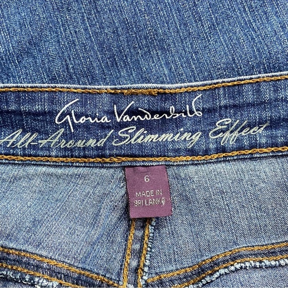 Gloria Vanderbilt Women size 6  Classic Blue Denim Mia Bermuda Shorts slimming - Picture 5 of 6